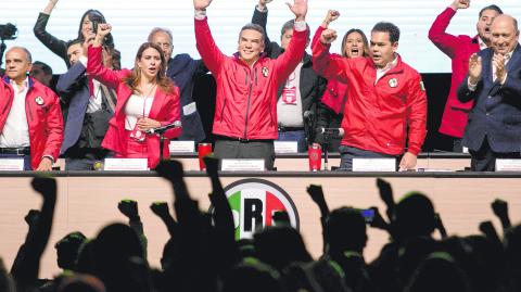 El pasado domingo, entre confrontaciones de algunos militantes, se avalaron los cambios a los estatutos internos del Partido Revolucionario Institucional. Foto: Cuartoscuro