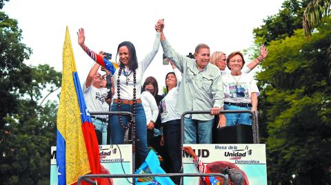 Los opositores Edmundo González y María Corina Machado, ayer en Caracas. Foto: Reuters