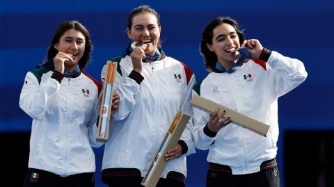 Las arqueras que le dieron a México su primera medalla en París 2024. Foto: Reuters.