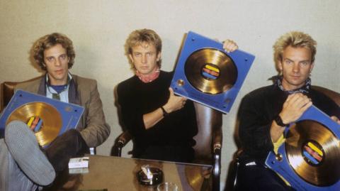 The Police recibiendo sus discos de oro por el álbum Synchronicity. Foto: The Police.com