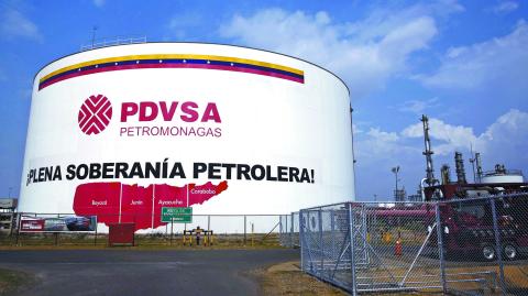 A junio, PDVSA mantenía un nivel de producción diaria de 922,000 barriles de crudo, aproximadamente. Tras el proceso electoral, la petrolera trabajó con personal reducido. Foto: Reuters