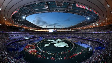 Vista general de los atletas al ingresar al estadio durante la ceremonia de clausura de París 2024. Foto: Reuters