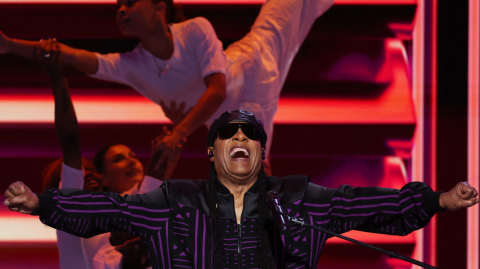 Stevie Wonder se presentó durante la Convención Nacional Demócrata en Chicago, Illinois. Foto: Reuters