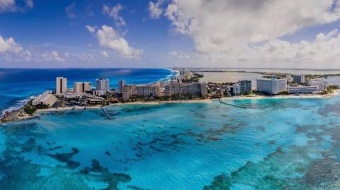 Panorámica de la zona hotelera de Cancún, Quintana Roo. Foto EE: Cortesía Ayuntamiento Benito Juárez.