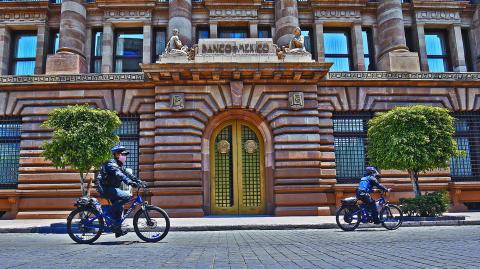 Banxico enfrentará la efervescencia política, con lo que tendrá poco espacio. Foto EE: Hugo Salazar