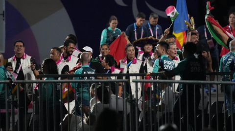 La delegación mexicana desfiló este miércoles en la inauguración de los Juegos Paralímpicos de París 2024. Foto EE: Especial