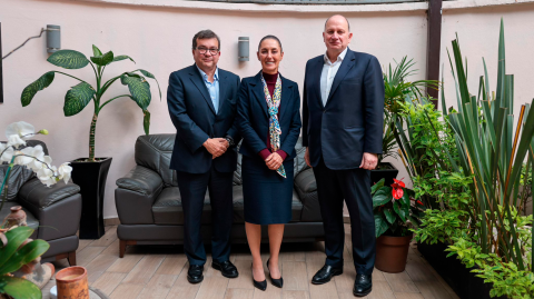 Jorge Arturo Arce Gama, director general de HSBC México; y a Mark Tucker, presidente del Grupo HSBC Holdings se reunieron con la presidenta electa de México. Foto EE: Cortesía X / @Claudiashein