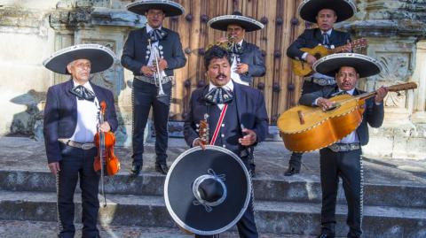 Las agrupaciones de mariachi o norteños suelen ser familiares y una segunda forma de ingreso. Foto: Shutterstock.