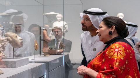 Embajadora Teresa Mercado Pérez, y el director del Museo Louvre Abu Dabi, Manuel Rabaté. Foto: Especial