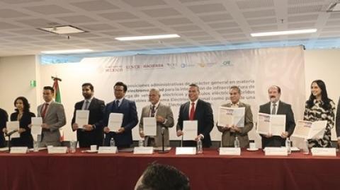 CRE presenta primera plataforma de electromovilidad en Mexico.