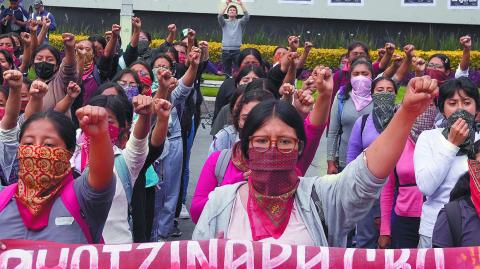 López Obrador afirmó que resolvería el caso de desapariciones, sin embargo, a una semana de terminar su mandato no se sabe qué pasó con los estudiantes.