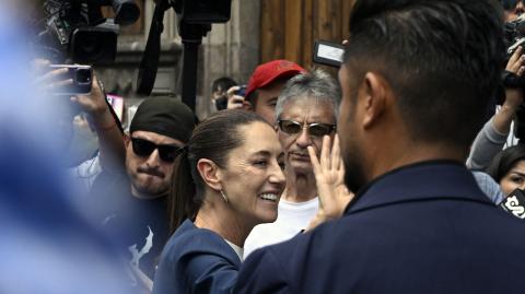 Claudia Sheinbaum reunión Ayotzinapa.