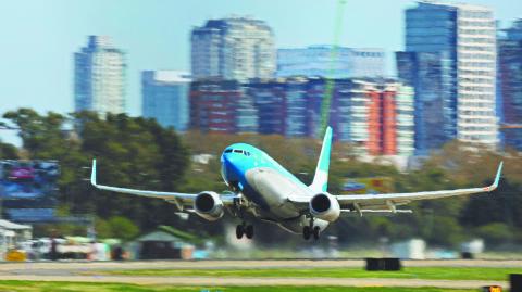 An Aerolineas Argentinas Boeing 737-887 takes off at the Aeroparque Jorge Newbery airport, in Buenos Aires, Argentina, September 13, 2024. REUTERS/Agustin Marcarian