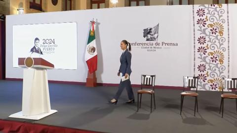 La primera mañanera del sexenio de Sheinbaum coincidió con la conmemoración del 2 de octubre, por lo que su discurso inició con dicho tema y de esa manera marcar la agenda del día.

Para más información del tema, visita: https://www.eleconomista.com.mx/politica/seran-mananeras-pueblo-claudia-sheinbaum-20241002-728325.html

¡Síguenos en nuestras redes sociales para mantenerte informado!

Twitter: https://twitter.com/eleconomista 
Facebook: https://www.facebook.com/ElEconomista.mx
Instagram: https://www.instagram.com/eleconomistamx
LinkedIn: https://www.linkedin.com/company/el-economista/

#ElEconomista #EETV