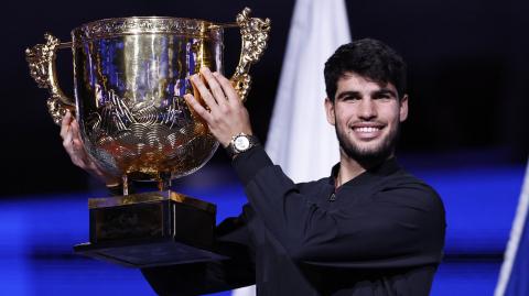 Carlos Alcaraz ganó el Abierto ATP 500 de China frente el italiano Jannik Sinner. Foto: Reuters