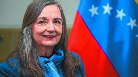 Carter Center's senior advisor for Latin America and the Caribbean, Jennie Lincoln, holds a meeting with members of Venezuela's National Electoral Council (CNE), at the CNE headquarters in Caracas on November 7, 2023. Representatives of the US-based Carter Center, an NGO whose mission is conflict resolution, are in Caracas where Nicolas Maduro's government and the opposition have agreed to hold elections next year. In a statement, the center founded by former US president Jimmy Carter and his wife Rosalynn said they "will discuss the consideration of an invitation to deploy a technical observer mission for the 2024 presidential election." (Photo by Gabriela Oraa / AFP)