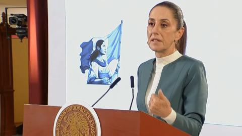 La presidenta de México, Claudia Sheinbaum, calificó la mañana de este jueves como "lamentable" la muerte de seis migrantes a manos del Ejército y demostró que el hecho debe ser "sancionado".

Para más información del tema, visita: https://www.eleconomista.com.mx/politica/sheinbaum-califica-lamentable-muerte-seis-migrantes-disparos-ejercito-chiapas-20241003-728494.html 

¡Síguenos en nuestras redes sociales para mantenerte informado!

Twitter: https://twitter.com/eleconomista 
Facebook: https://www.facebook.com/ElEconomista.mx
Instagram: https://www.instagram.com/eleconomistamx
LinkedIn: https://www.linkedin.com/company/el-economista/

#ElEconomista #EETV