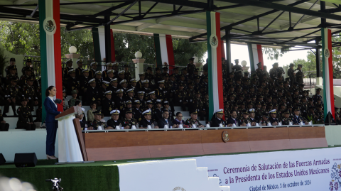 Claudia Sheinbaum anunció que en su gestión se buscará garantizar que el salario mínimo de soldados, marinos y efectivos de la Guardia Nacional sea equivalente de manera progresiva al salario promedio del IMSS.