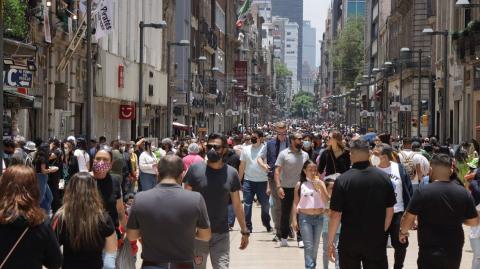 La población que considera que su localidad es insegura se ha reducido de 77% a 59% entre 2018 y 2024. Pese a ello todavía las cifras sobre incidencia delictiva en algunas regiones son alarmantes.

Para más información del tema, visita: https://www.eleconomista.com.mx/politica/poblacion-urbana-mexico-percibe-pais-poco-inseguro-20241007-728953.html 

¡Síguenos en nuestras redes sociales para mantenerte informado!

Twitter: https://twitter.com/eleconomista 
Facebook: https://www.facebook.com/ElEconomista.mx
Instagram: https://www.instagram.com/eleconomistamx
LinkedIn: https://www.linkedin.com/company/el-economista/

#ElEconomista #EETV