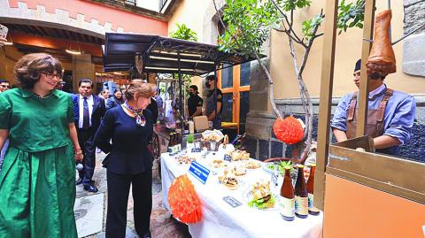 La mandataria presentó la Feria de Ferias Tlaxcala 2024 en la Ciudad de México.