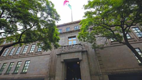 El Gobierno está a espera de que la Segunda Sala discuta y elimine una jurisprudencia del 2018 respecto a la Lista de Personas Bloqueadas.

Para más información del tema, visita: https://www.eleconomista.com.mx/economia/uif-acusa-jurisprudencia-scjn-obstaculiza-proteccion-sistema-financiero-20241010-729557.html 

¡Síguenos en nuestras redes sociales para mantenerte informado!

Twitter: https://twitter.com/eleconomista 
Facebook: https://www.facebook.com/ElEconomista.mx
Instagram: https://www.instagram.com/eleconomistamx
LinkedIn: https://www.linkedin.com/company/el-economista/

#ElEconomista #EETV