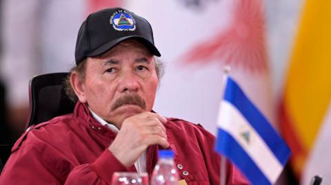 El gobierno de Daniel Ortega también reiteró a Israel su pedido de que cumpla "todas las resoluciones de las Naciones Unidas, para la creación del Estado de Palestina, como un Estado libre, soberano, independiente y autodeterminado"

Para más información del tema, visita: https://www.eleconomista.com.mx/internacionales/nicaragua-rompe-relaciones-diplomaticas-israel-brutal-genocidio-palestinos-20241011-729733.html

¡Síguenos en nuestras redes sociales para mantenerte informado!

Twitter: https://twitter.com/eleconomista 
Facebook: https://www.facebook.com/ElEconomista.mx
Instagram: https://www.instagram.com/eleconomistamx
LinkedIn: https://www.linkedin.com/company/el-economista/

#ElEconomista #EETV