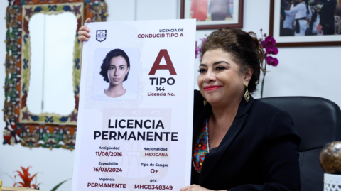 Clara Brugada promete regreso de la licencia de conducir permanente