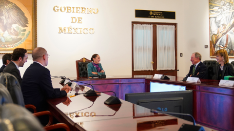 La presidenta Claudia Sheinbaum se reunió la tarde de este martes con el empresario estadounidense Michael Bloomberg.