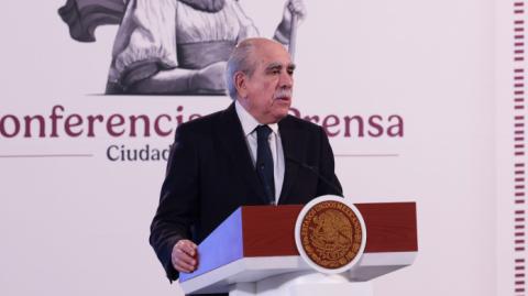 El titular de la Unidad de Inteligencia Financiera, Pablo Gómez, recordó en conferencia matutina que el exsecretario de Seguridad Pública tiene órdenes de aprehensión vigentes en México.