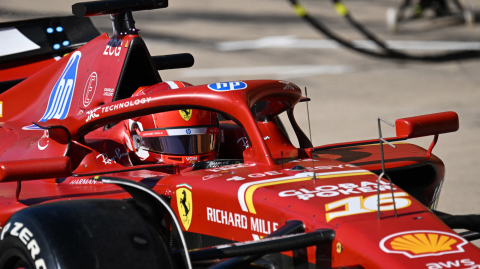 Para Leclerc es su tercera victoria de la temporada de Fórmula 1, por delante de su compañero de Ferrari, el español Carlos Sainz.