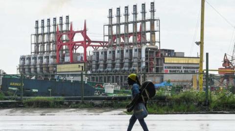 El operador de la red eléctrica cubana informó el lunes que había restablecido el suministro eléctrico en algunas zonas de La Habana, tras el cuarto gran fallo de la red en 48 horas, mientras la tormenta tropical Oscar azotaba el extremo oriental de la isla.

Para más información del tema, visita: https://www.eleconomista.com.mx/internacionales/cuba-restablece-suministro-electrico-gradual-multiples-fallos-red-20241021-730875.html

¡Síguenos en nuestras redes sociales para mantenerte informado!

Twitter: https://twitter.com/eleconomista 
Facebook: https://www.facebook.com/ElEconomista.mx
Instagram: https://www.instagram.com/eleconomistamx
LinkedIn: https://www.linkedin.com/company/el-economista/

#ElEconomista #EETV