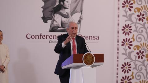 Conferencia de prensa de la Dra. Claudia Sheinbaum presidenta de México, acompañada de: Julio Berdegué Sacristán, secretario de Agricultura y Desarrollo Rural; Leonel Cota Montaño, subsecretario de Agricultura y Desarrollo Rural; María Luisa Albores González, titular de Alimentación para el Bienestar; César Iván Escalante Ruiz, Procurador Federal del Consumidor; Karla Motte, Historiadora.