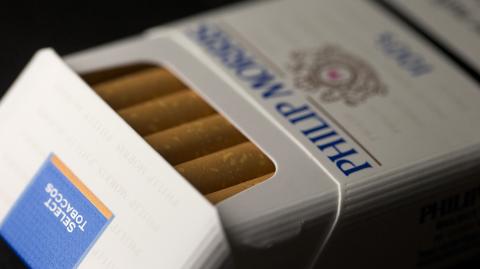 Caja de cigarros de la tabaquera estadounidense Philip Morris International (PMI)