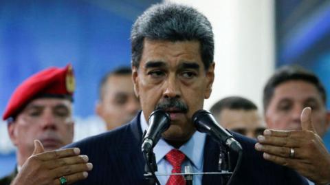 Maduro también espera reunirse con el presidente ruso, Vladimir Putin, quien le ha expresado su apoyo tras ser proclamado para un tercer período consecutivo.

Para más información del tema, visita: https://www.eleconomista.com.mx/internacionales/maduro-llega-cumbre-brics-rusia-mira-puesta-nuevas-inversiones-petroleras-20241022-731062.html 

¡Síguenos en nuestras redes sociales para mantenerte informado!

Twitter: https://twitter.com/eleconomista 
Facebook: https://www.facebook.com/ElEconomista.mx
Instagram: https://www.instagram.com/eleconomistamx
LinkedIn: https://www.linkedin.com/company/el-economista/

#ElEconomista #EETV