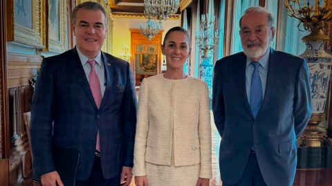 La presidenta Claudia Sheinbaum recibió en Palacio Nacional a Francisco Cervantes, presidente del CCE y al empresario Carlos Slim Heú.