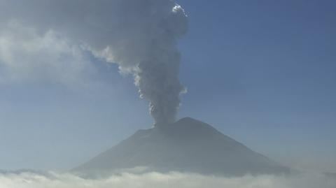 El volcán tuvo 50 exhalaciones.