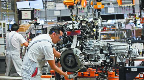 FILE PHOTO: Employees works at an Audi Q5 2.0 production line of the German car manufacturer's plant during a media tour in San Jose Chiapa, Mexico April 19, 2018. REUTERS/Henry Romero/File Photo