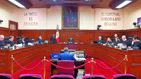 Los integrantes de la SCJN no han acatado la orden constitucional sobre que ningún servidor público podrá recibir remuneración mayor a la del Presidente de la República.

Para más información del tema, visita: https://www.eleconomista.com.mx/politica/precisar-reduccion-haran-ministros-salario-20241028-731777.html 

¡Síguenos en nuestras redes sociales para mantenerte informado!

Twitter: https://twitter.com/eleconomista 
Facebook: https://www.facebook.com/ElEconomista.mx
Instagram: https://www.instagram.com/eleconomistamx
LinkedIn: https://www.linkedin.com/company/el-economista/

#ElEconomista #EETV