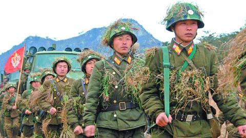 El Servicio Nacional de Inteligencia de Corea del Sur ha confirmado este lunes que el envío de tropas norcoreanas a territorio ruso "se ha acelerado" a medida que se difunden informaciones sobre dicho despliegue militar, que ha sido confirmado esta misma jornada por el propio secretario general de la OTAN, Mark Rutte.

Para más información del tema, visita: https://www.eleconomista.com.mx/internacionales/inteligencia-corea-sur-confirma-envio-tropas-norcoreanas-kursk-acelerado-20241028-731811.html

¡Síguenos en nuestras redes sociales para mantenerte informado!

Twitter: https://twitter.com/eleconomista 
Facebook: https://www.facebook.com/ElEconomista.mx
Instagram: https://www.instagram.com/eleconomistamx
LinkedIn: https://www.linkedin.com/company/el-economista/

#ElEconomista #EETV