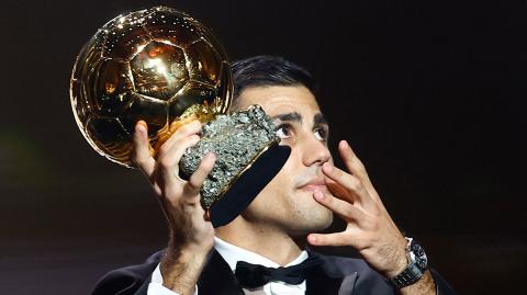 Rodri de España y del Manchester City con el Balón de Oro.