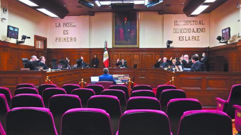 Oficialismo rechaza proyecto y amaga con no acatar resolución de la Corte en caso de aprobarse proyecto.

Para más información del tema, visita: https://www.eleconomista.com.mx/politica/proponen-ministros-elijan-voto-jueces-20241029-731944.html

Twitter: https://twitter.com/eleconomista 
Sitio web: https://www.eleconomista.com.mx/ 
Facebook: https://www.facebook.com/ElEconomista.mx 

#ElEconomista #CapitalHumano #EETV