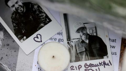 Payne fue encontrado muerto el 16 de octubre tras caer desde el balcón de su habitación del tercer piso del hotel Casa Sur, de la capital argentina.

Para más información del tema, visita: https://www.eleconomista.com.mx/arteseideas/lanzaran-sencillo-colaboro-liam-payne-exmiembro-one-direction-20241029-731975.html

¡Síguenos en nuestras redes sociales para mantenerte informado!

Twitter: https://twitter.com/eleconomista 
Facebook: https://www.facebook.com/ElEconomista.mx
Instagram: https://www.instagram.com/eleconomistamx
LinkedIn: https://www.linkedin.com/company/el-economista/

#ElEconomista #EETV