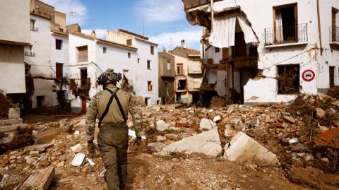 Elementos del ejército apoyan en labores de rescate. Foto: Reuters