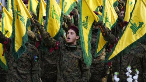 El nuevo dirigente de Hezbolá, Naim Qasem, afirmó este miércoles que el grupo islamista libanés tiene la capacidad de seguir combatiendo contra el ejército israelí pese a los golpes recibidos, pero que aceptaría un cese el fuego bajo ciertas "condiciones".

¡Síguenos en nuestras redes sociales para mantenerte informado!

Twitter: https://twitter.com/eleconomista 
Facebook: https://www.facebook.com/ElEconomista.mx
Instagram: https://www.instagram.com/eleconomistamx
LinkedIn: https://www.linkedin.com/company/el-economista/

#ElEconomista #EETV