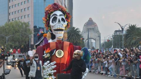 Profeco y la Secretaría de Seguridad Ciudadana implementan operativos para salvaguardar los derechos y la seguridad de los consumidores durante la celebración del Día de Muertos.

Para más información del tema, visita: https://www.eleconomista.com.mx/politica/dia-muertos-2024-son-operativos-profeco-y-ssc-implementaran-cuidar-vivos-20241030-732209.html

¡Síguenos en nuestras redes sociales para mantenerte informado!

Twitter: https://twitter.com/eleconomista 
Facebook: https://www.facebook.com/ElEconomista.mx
Instagram: https://www.instagram.com/eleconomistamx
LinkedIn: https://www.linkedin.com/company/el-economista/

#ElEconomista #EETV