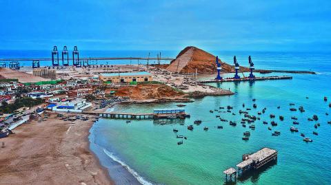 La infraestructura portuaria ha generado expectativas de varios países de Sudamérica que producen granos, carnes y minerales, y ha planteado un reto para Estados Unidos y Europa, que buscan frenar el ascenso chino en América Latina.