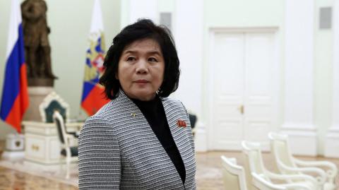 Choe Son Hui, ministra de Asuntos Exteriores de Corea del Norte, durante un encuentro con el presidente Vladimir Putin. Foto: Reuters