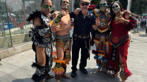 Roco con participantes del desfile.