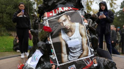 Fans rinden homenaje al ex cantante de One Direction: Liam Payne.