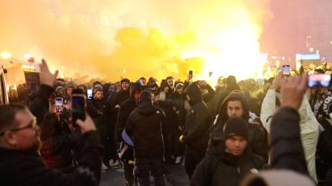 La policía dijo que se habían producido incidentes antes del partido, para el que se desplazaron a Ámsterdam unos 3,000 seguidores del Maccabi.

Para más información del tema, visita: https://www.eleconomista.com.mx/internacionales/israel-sacara-amsterdam-hinchas-futbol-supuestos-ataques-antisemitas-20241108-733440.html

¡Síguenos en nuestras redes sociales para mantenerte informado!

Twitter: https://twitter.com/eleconomista 
Facebook: https://www.facebook.com/ElEconomista.mx
Instagram: https://www.instagram.com/eleconomistamx
LinkedIn: https://www.linkedin.com/company/el-economista/

#ElEconomista #EETV